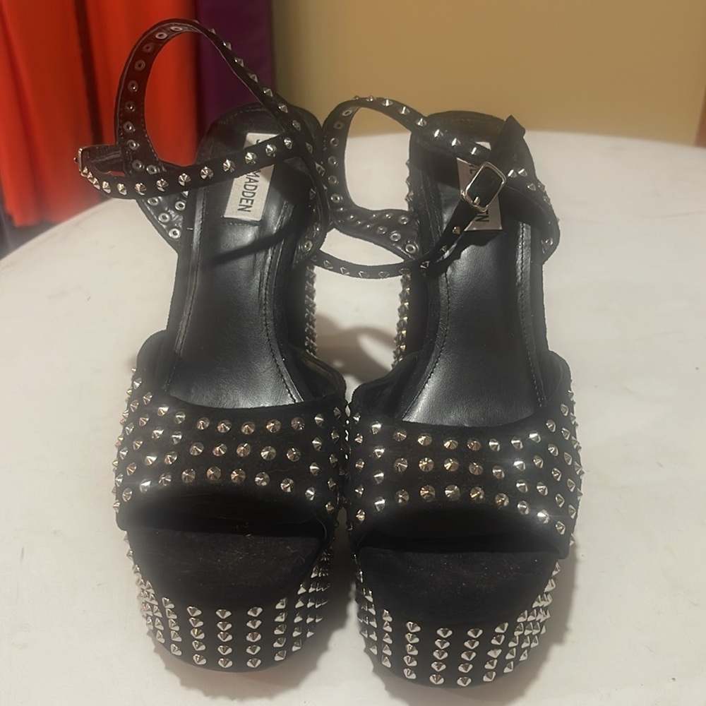 Studded Heel - Picture 2 of 4